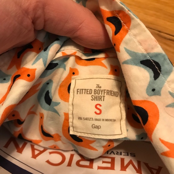 GAP birds button down boyfriend top 🕊🕊 - Picture 4 of 4